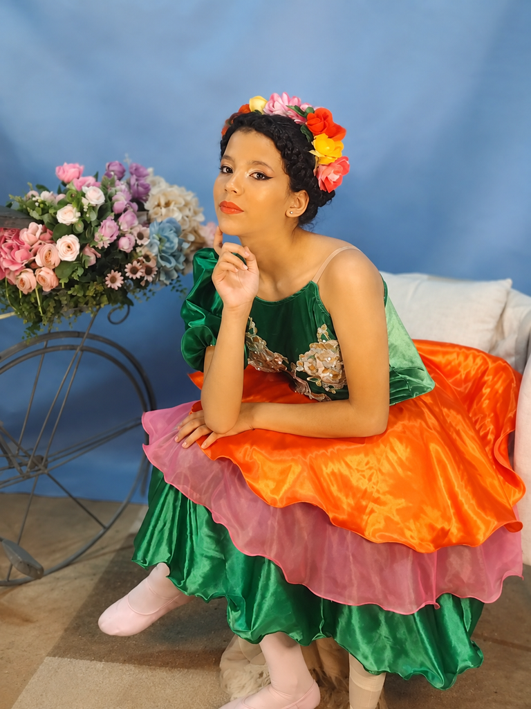 Ana Laura caracterizada para apresentação de balé durante sua trajetória de oito anos na dança.